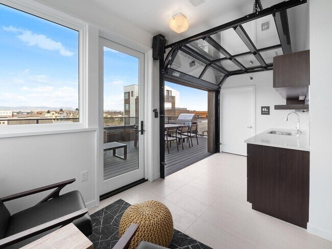 Full kitchenette off roof-top patio - 401 Linden St