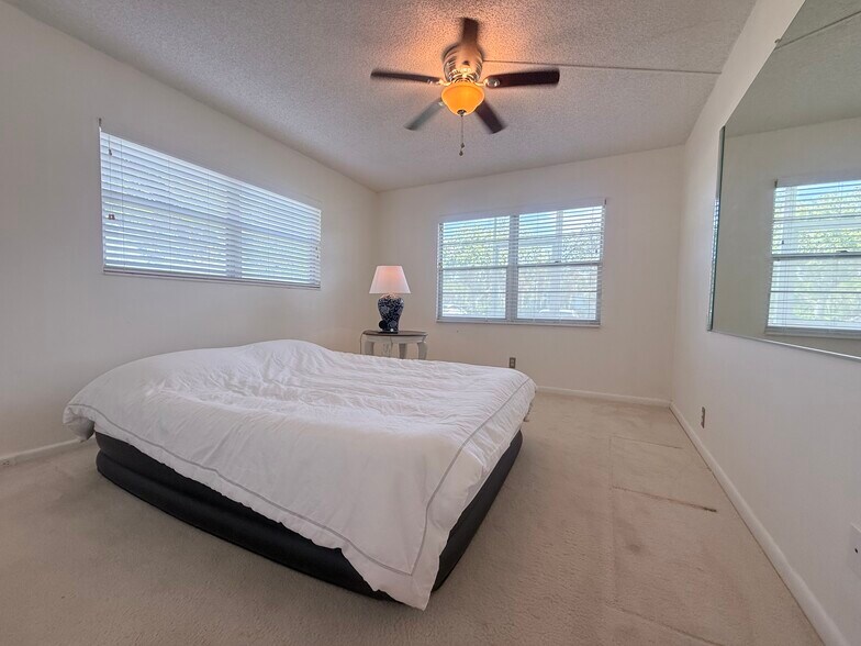 Building Photo - 52 Mansfield B