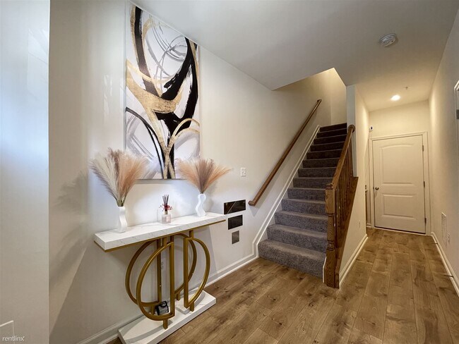 Building Photo - 4 br, 3.5 bath Townhome - 1733 Primrose Way