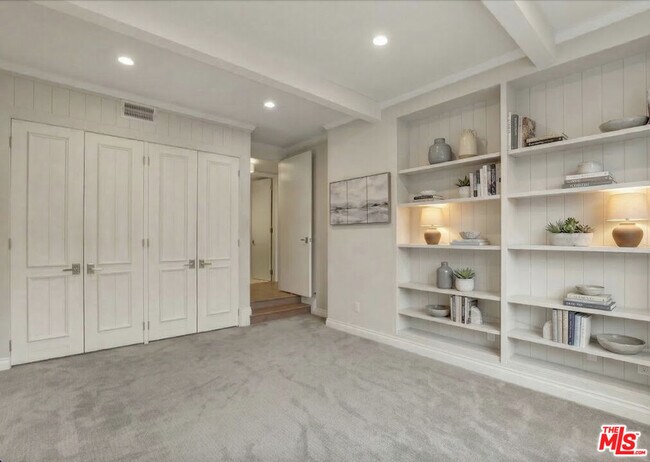Building Photo - 1260 S Beverly Glen Blvd