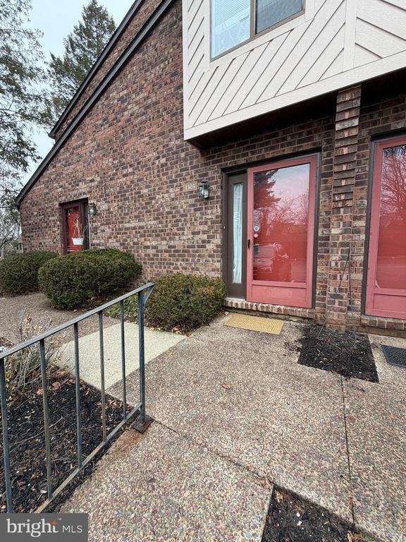 Building Photo - 1303 Mountainview Dr