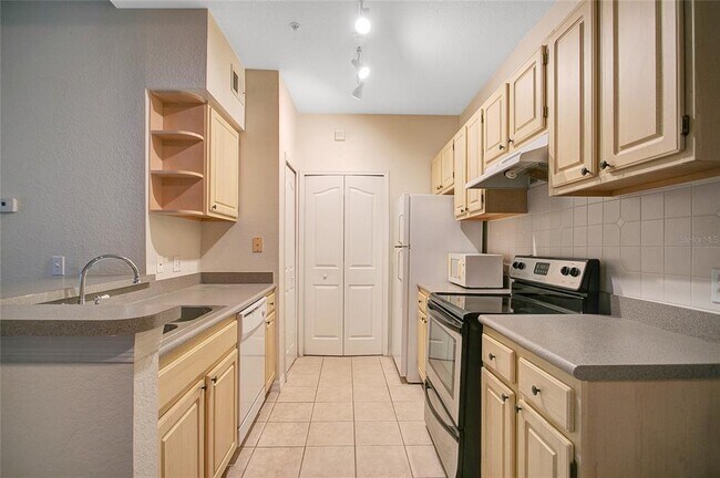 Building Photo - 1125 Lake Shadow Cir