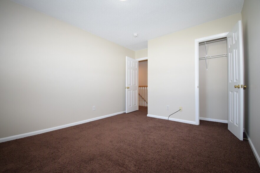 Building Photo - 2380 Vineyard Dr