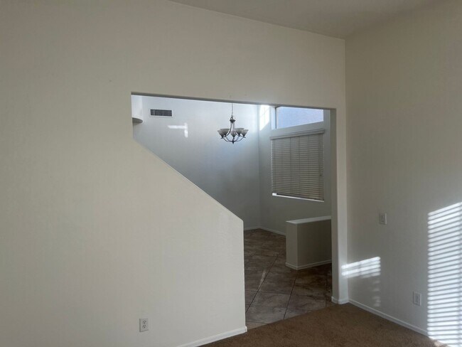 Building Photo - Welcome to this beautifully maintained home in one of Gilbert’s most sought-after communities.