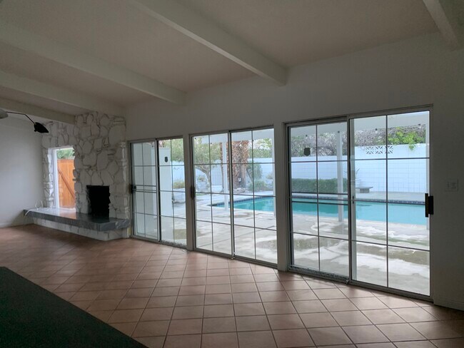 Front room - 835 N Rose Ave