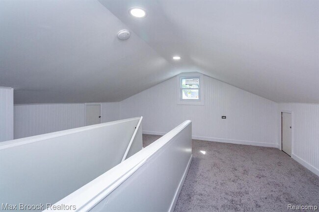 Building Photo - 4120 Lotus Dr