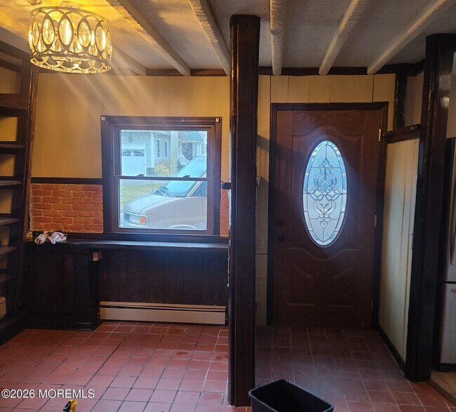 Building Photo - 634 Point Ave