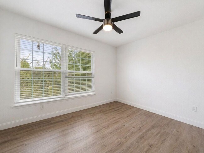 Building Photo - 3-bedroom + den, 2-bath condo at The Tides at Pelican Landing