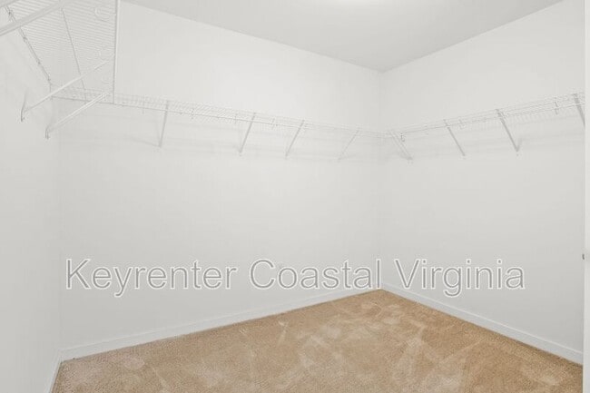 Building Photo - 305 Tarn Ct