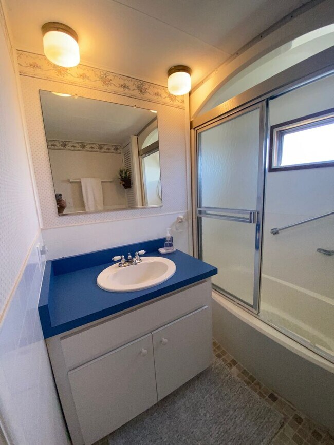 Building Photo - Holiday Park *short or long term rental av...