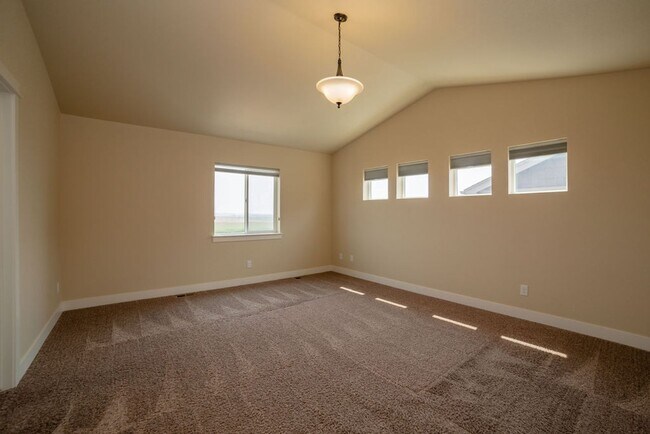 Building Photo - Bright & Spacious 3 Bed + Loft | 3-Car Garage in North Fort Collins