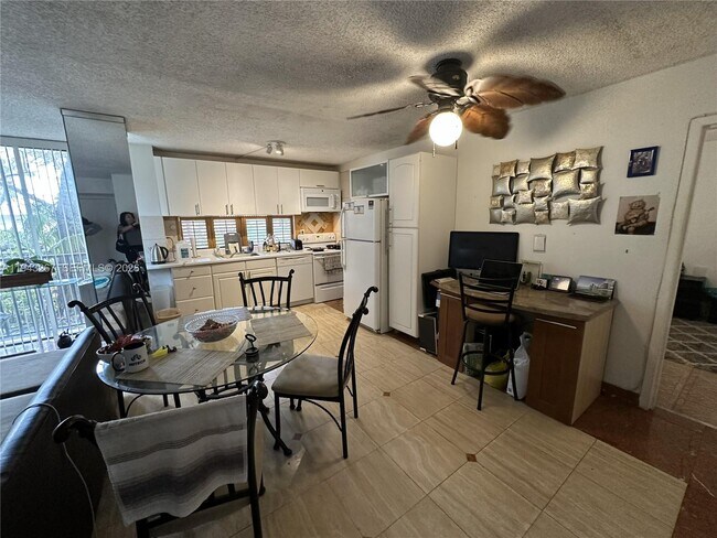 Building Photo - 17021 N Bay Rd