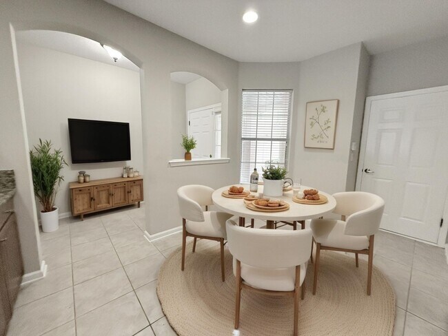 Building Photo - BEAUTIFUL 3/2.5 Hillcrest Townhome with ov...
