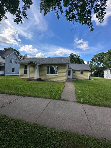 Building Photo - 528 Niagara St