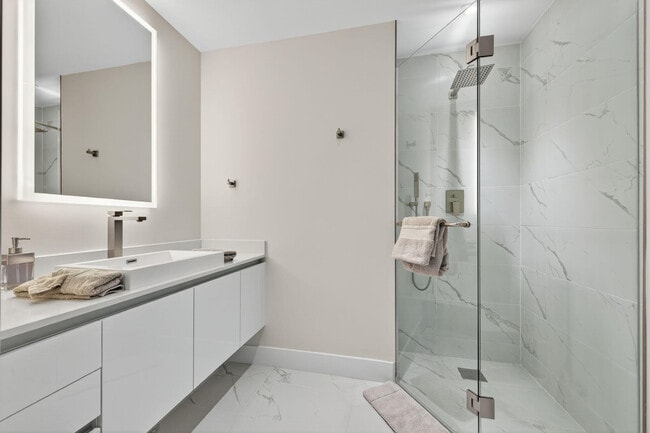 Building Photo - 3100 N Ocean Dr