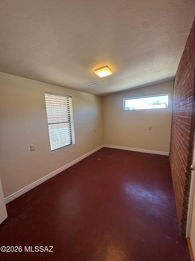Building Photo - 902 S Fremont Ave