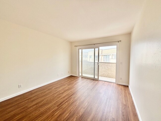 Building Photo - Surfside I | 2 Bedroom + 1.5 Bathroom with...