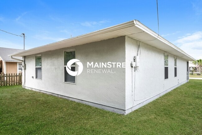 Building Photo - 1446 23rd Ave SW
