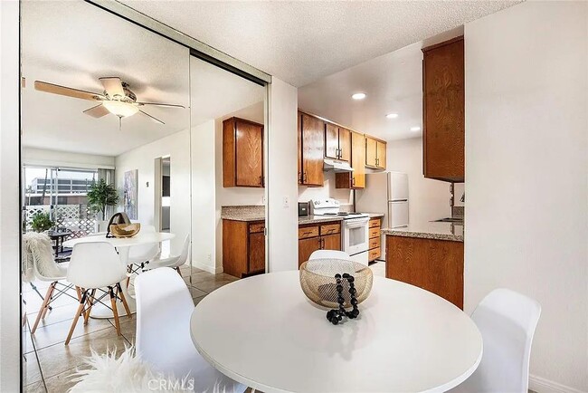 Building Photo - 3565 Linden Ave