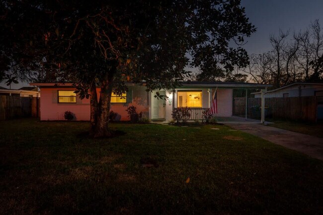 Building Photo - 106 N 17th Ave S