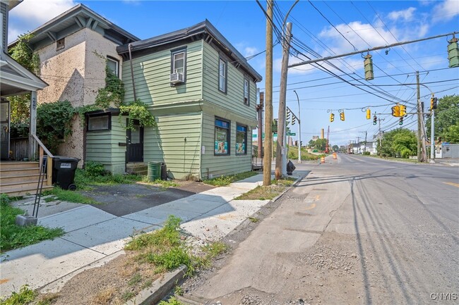 Building Photo - 600 Burnet Ave