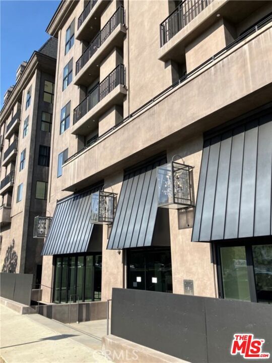 Building Photo - 8811 Burton Way