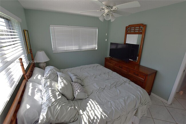 Building Photo - 2750 Emory Dr W