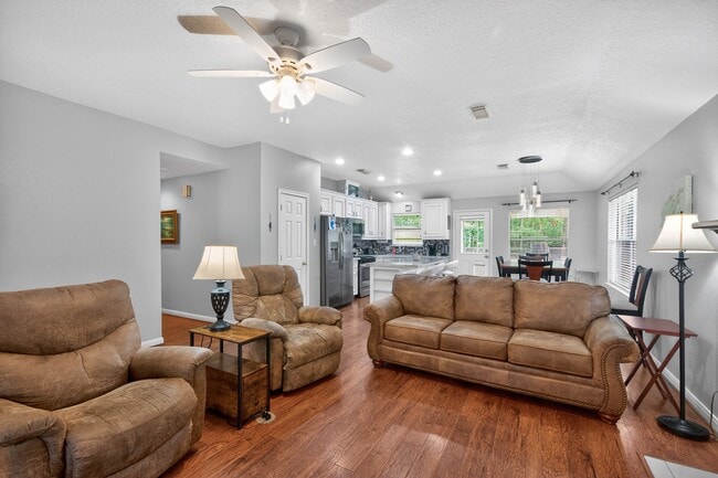 Building Photo - 1017 Pin Oak Dr