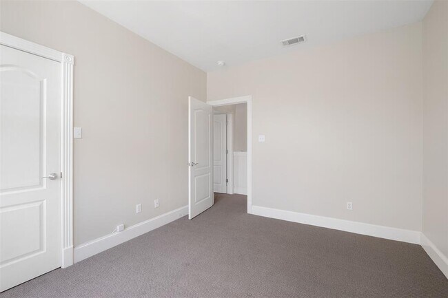 Building Photo - 6715 Windrift Way