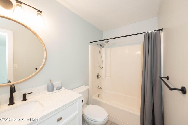 Building Photo - 790 Palm Dr