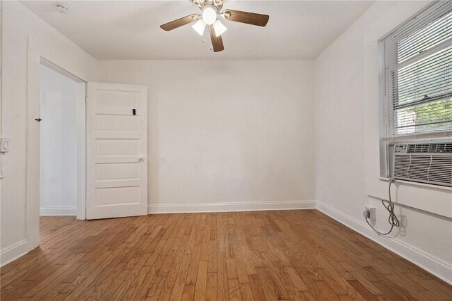 Building Photo - 6703 N Elizabeth St