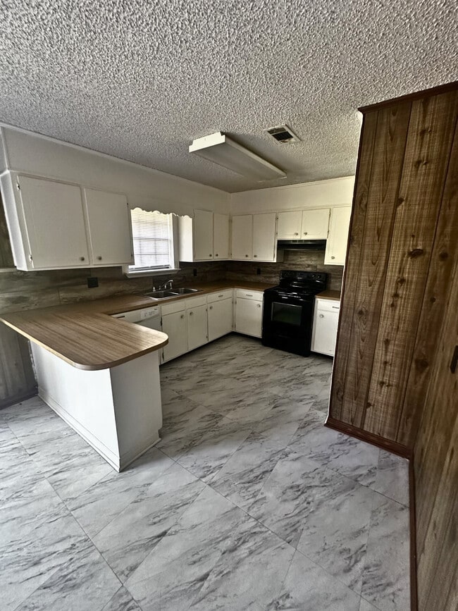 Building Photo - 14235 Lamonte Ln