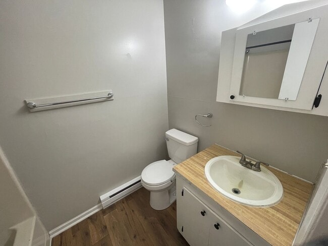 Building Photo - Renovated 3 bedroom 1 bathroom house