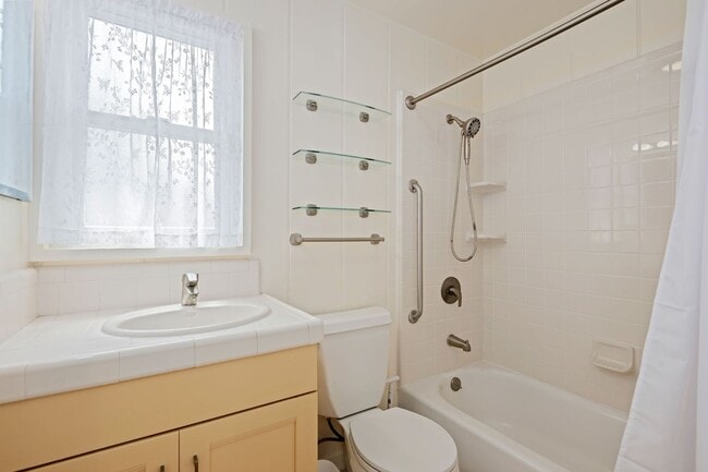 Building Photo - Charming One-Bedroom Retreat in Santa Barb...