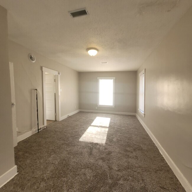 Building Photo - 1527 SW Mulvane St