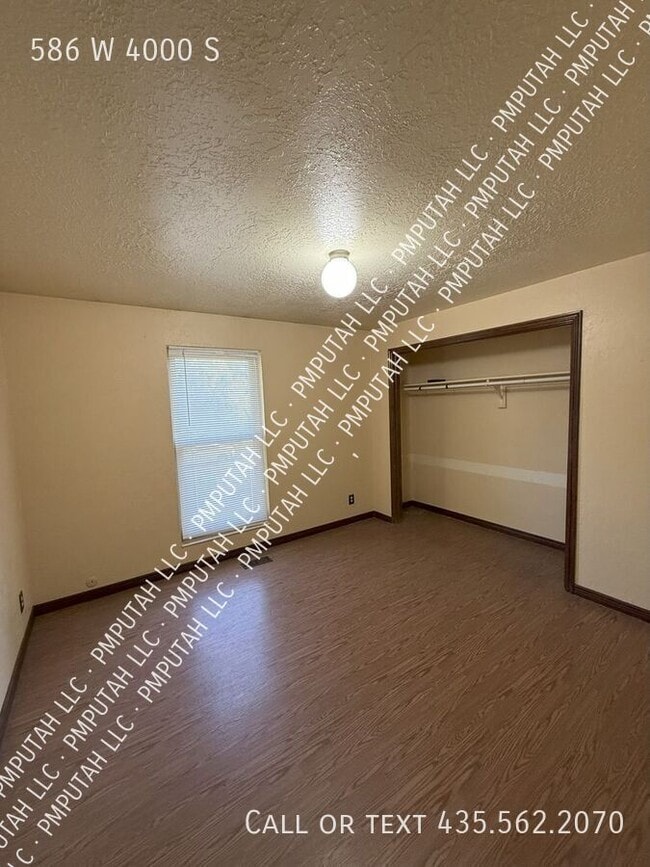 Building Photo - 586 4000 S