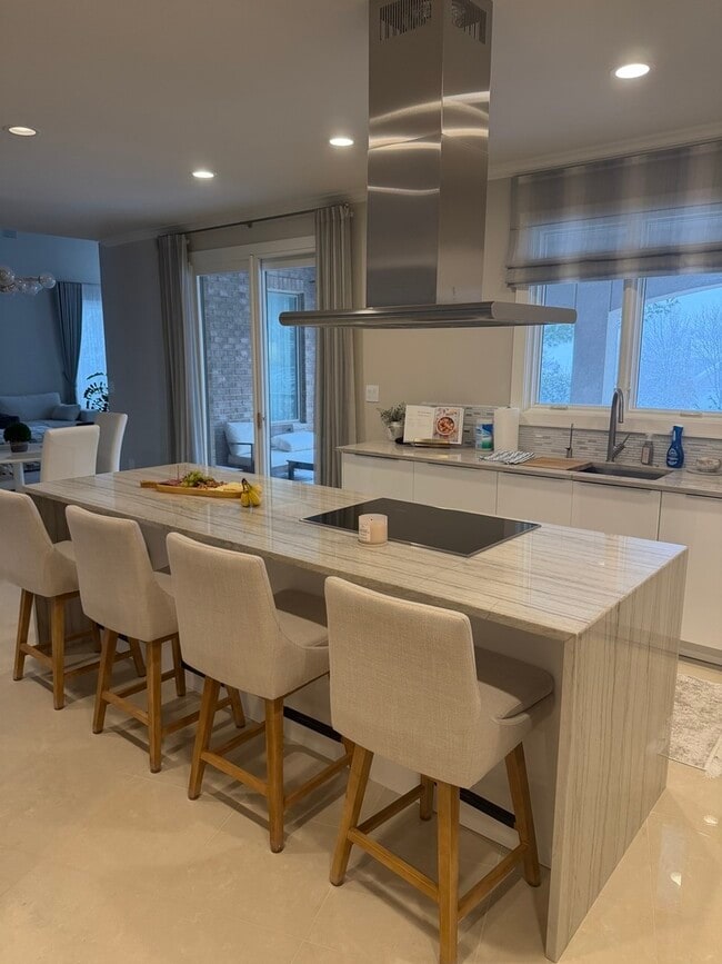 Building Photo - 525 Senon Dr