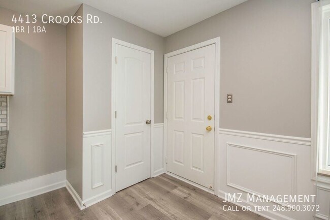 Building Photo - COMPLETELY UPDATED RANCH STYLE PRIVATE ENT...