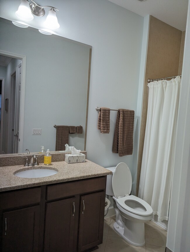 Guest bathroom - 9469 Isla Bella Cir