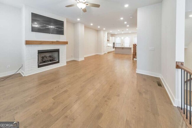 Building Photo - 413 Bishop Ln