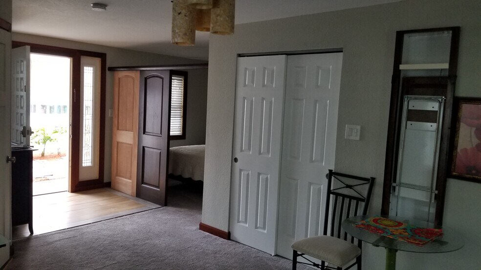 Building Photo - 809 4th Ave N