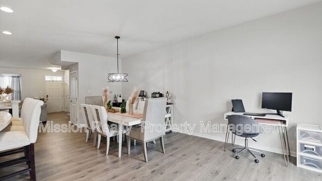Building Photo - 11512 Claimont Mill Dr