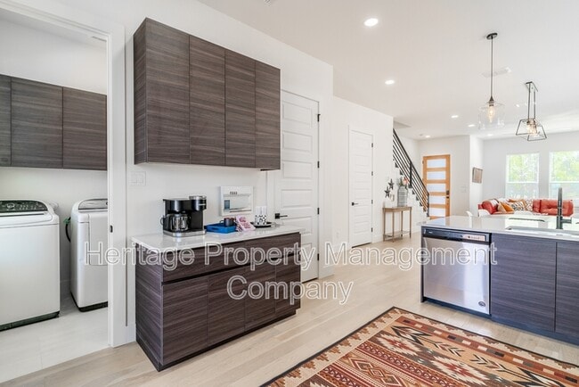 Building Photo - 719 Eleanor Ave