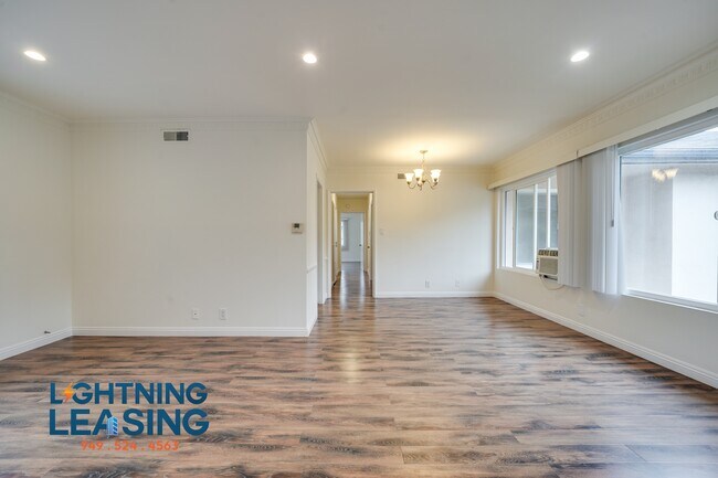 Building Photo - 1062 S Stanley Ave