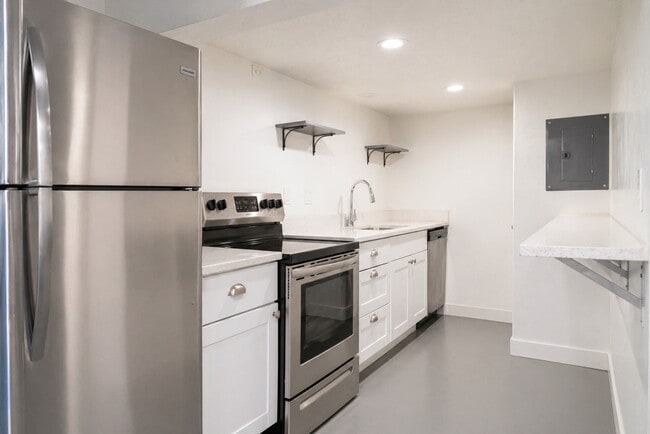 Building Photo - 740 E 800 S