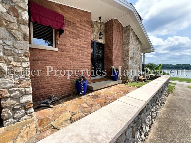 Building Photo - 400 French Island Trl