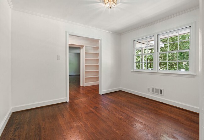 Building Photo - 1209 Roosevelt Dr