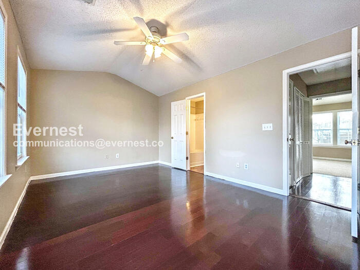 Building Photo - 2521 Heyoak Ct