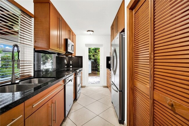 Building Photo - 6890 SW 51st St