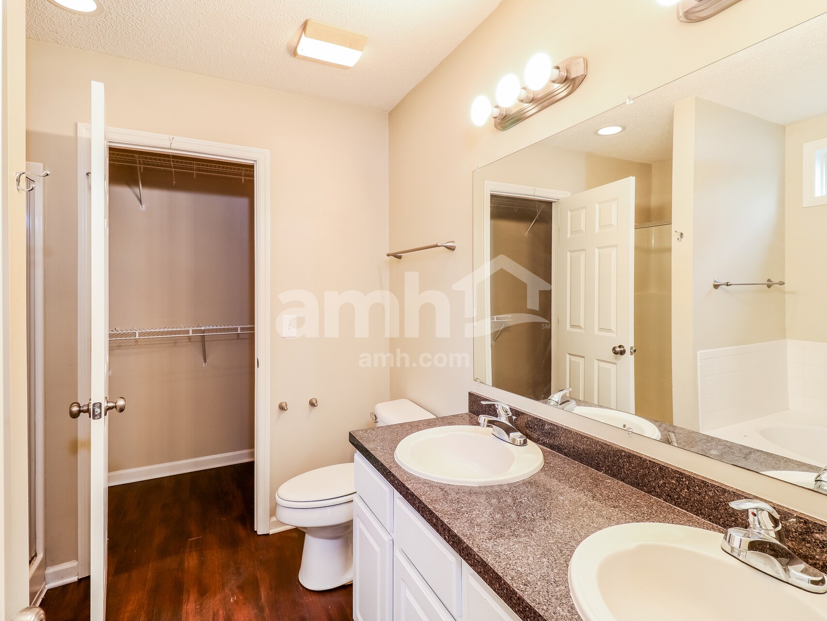 Building Photo - 112 Knightsbridge Rd